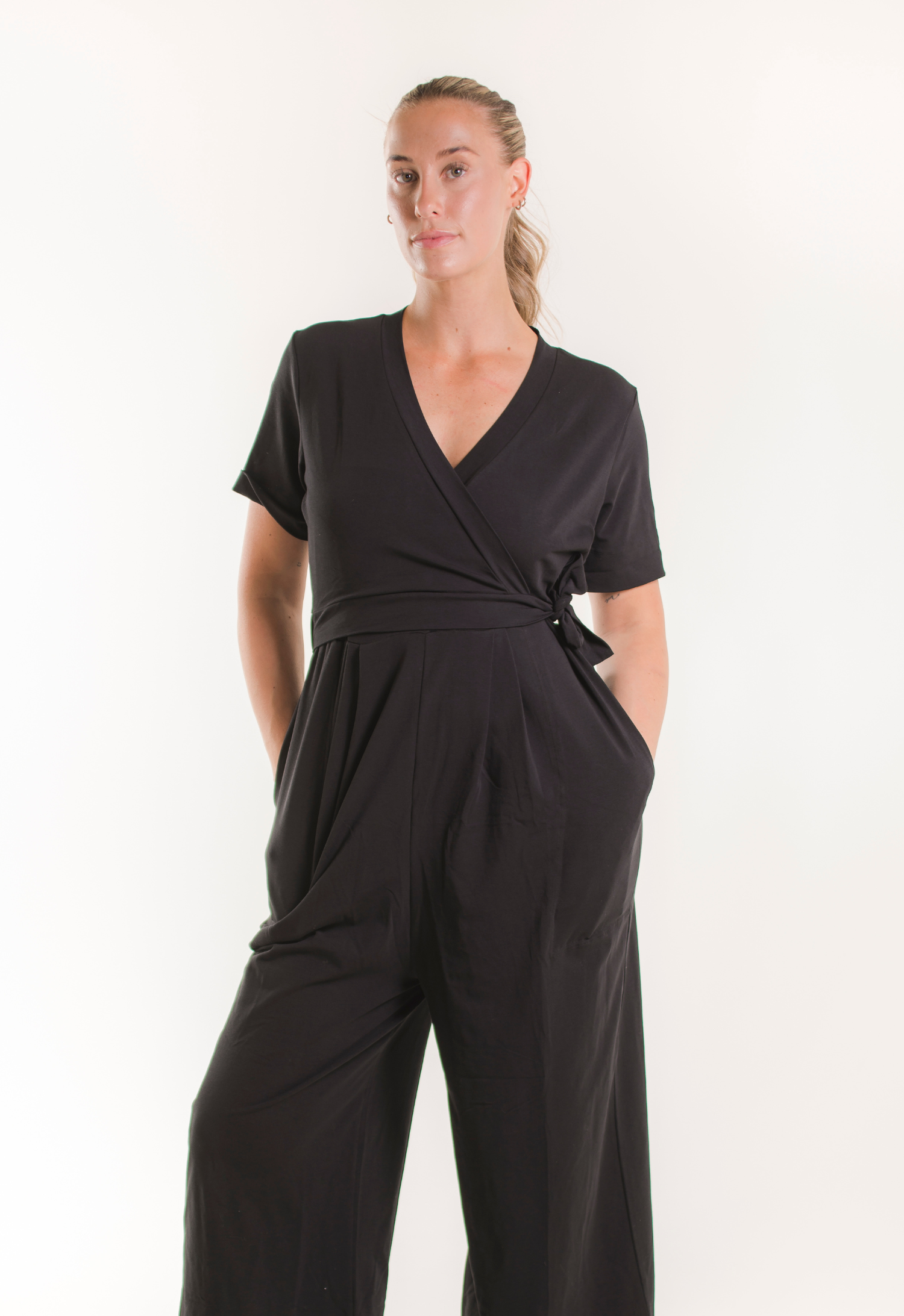 Maternity jumpsuit with nursing access - Black