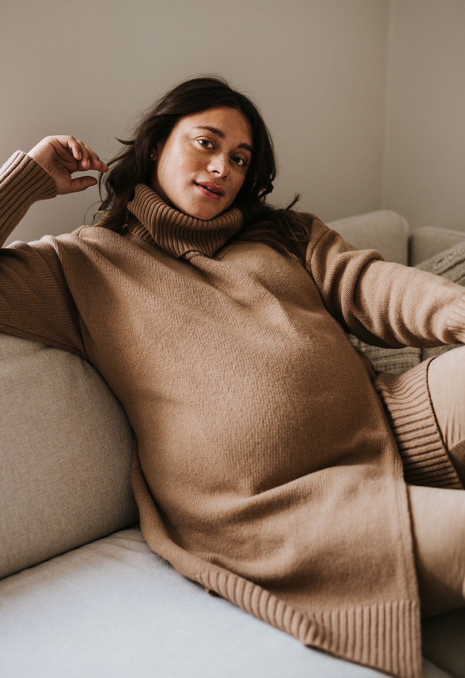 Oversized wool sweater with nursing access - Camel