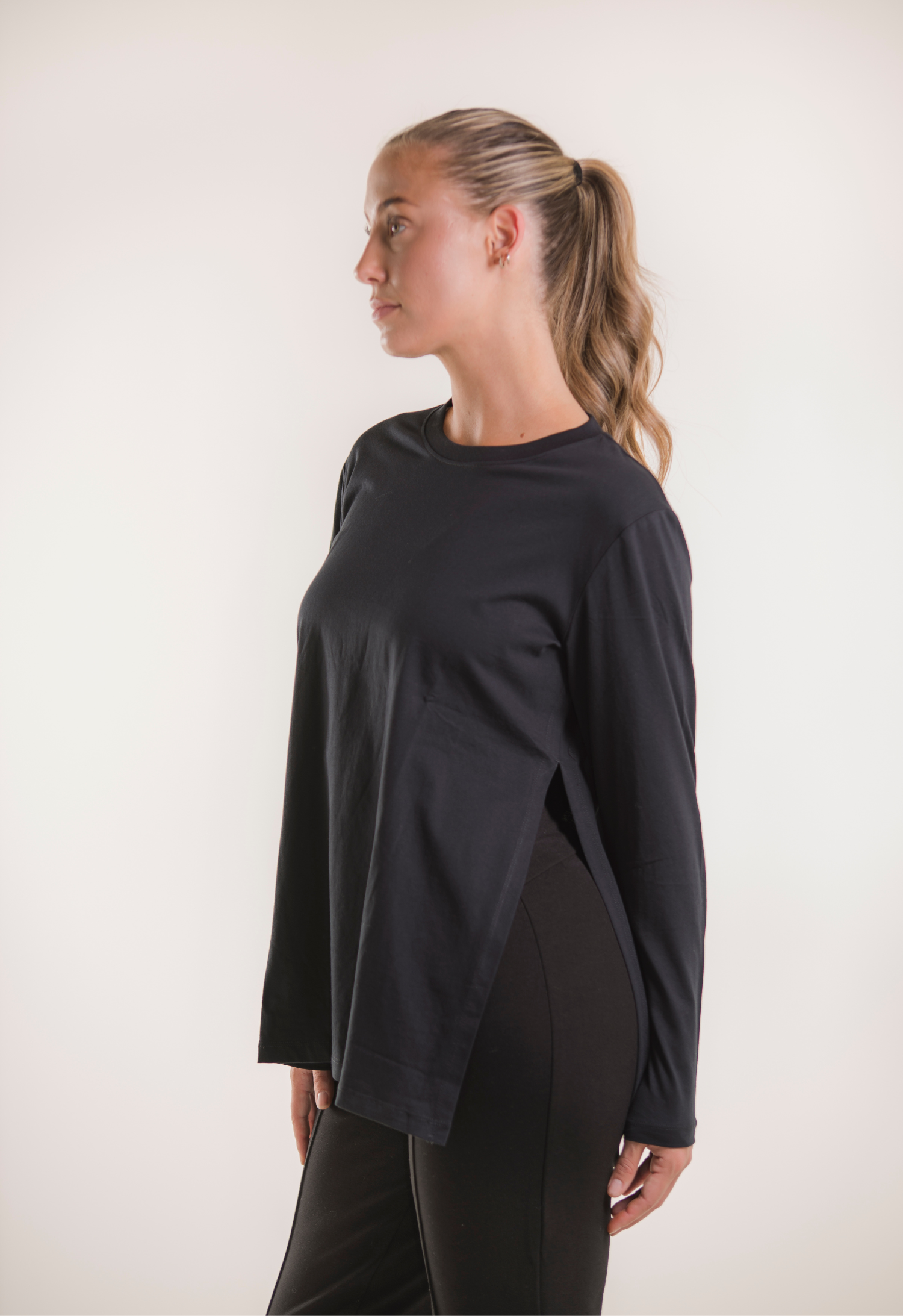 Long-sleeved maternity t-shirt - Black gallery