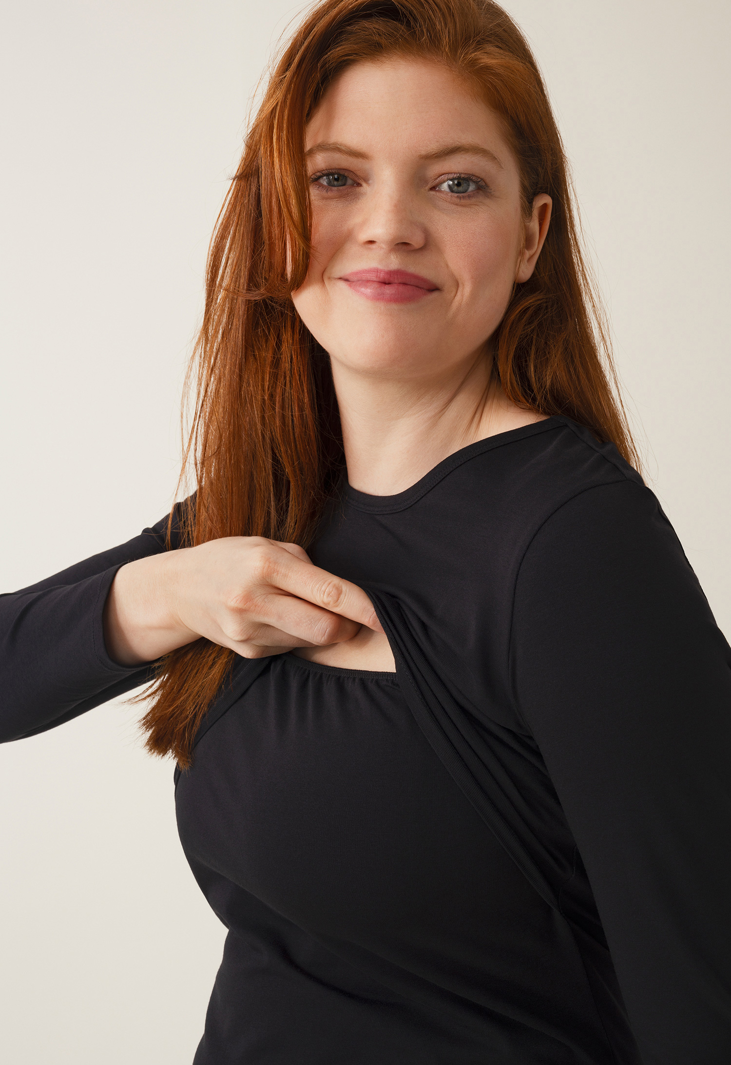 Long sleeve nursing top - Black gallery