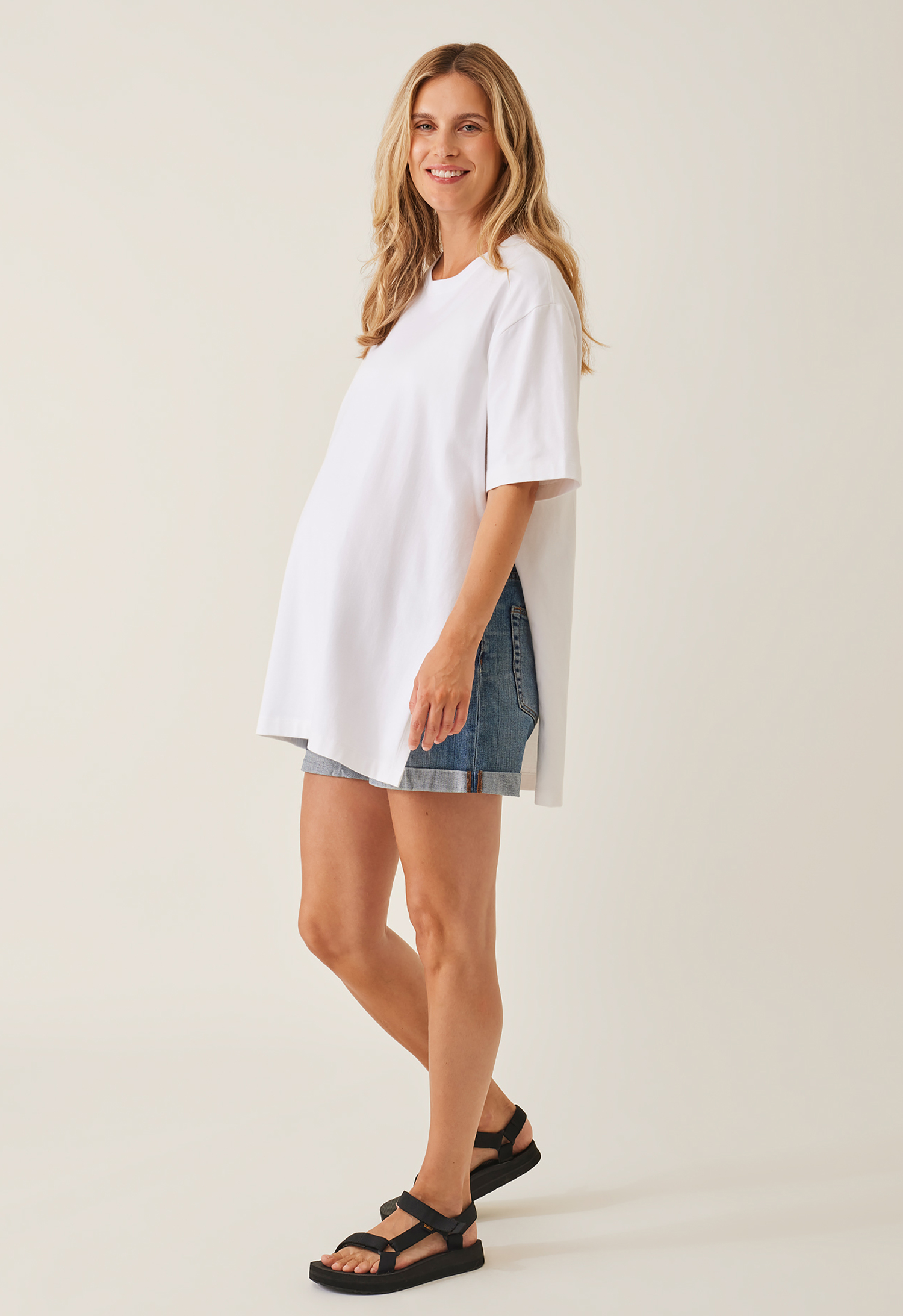 Oversized maternity t-shirt with slit - White gallery